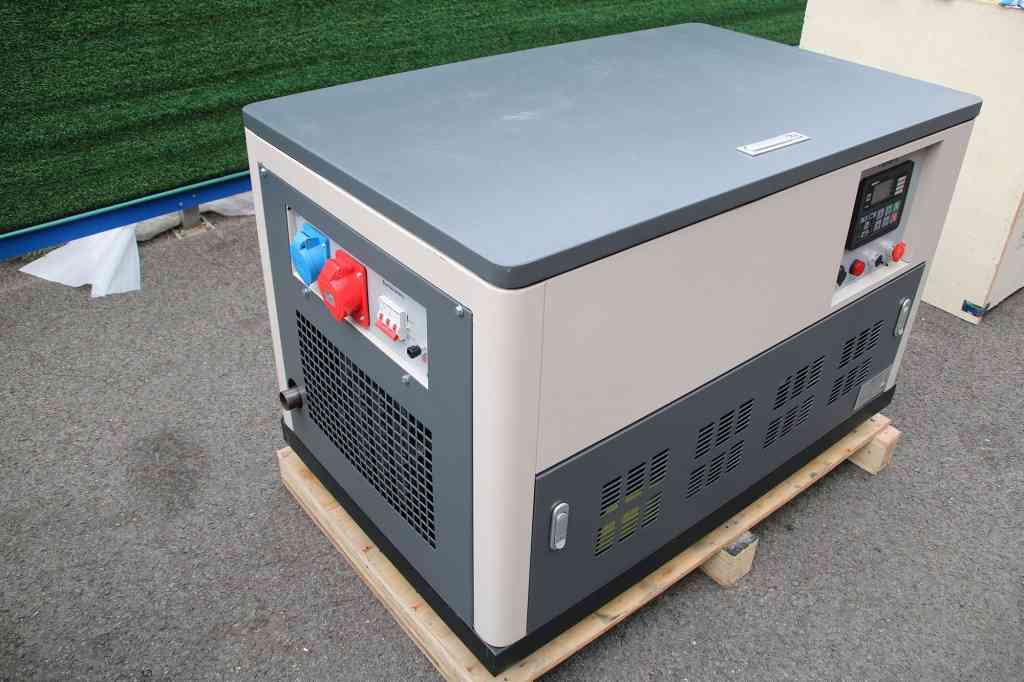 Бензиновый генератор Амперос LT20000S-3