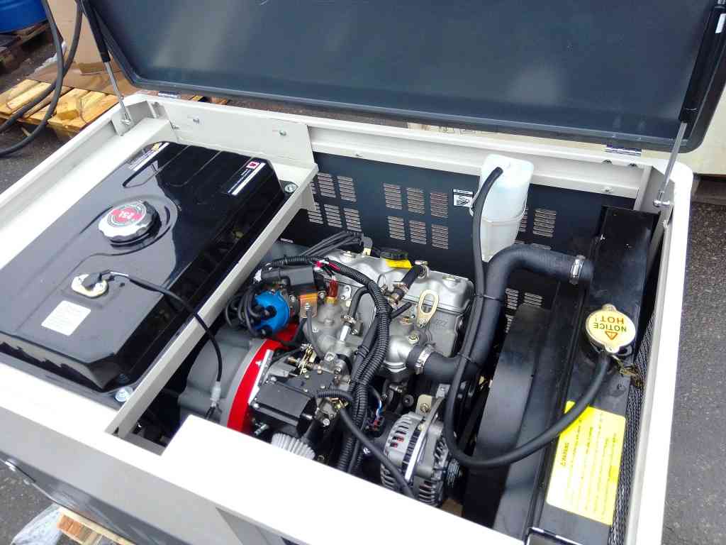 Бензиновый генератор Амперос LT 31000S-3